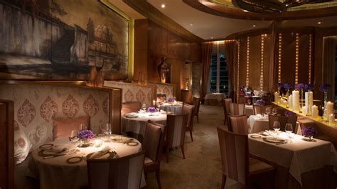 nicholini's|Dining & Drinks .